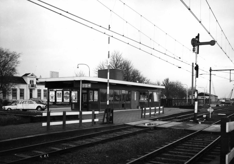 Het nieuwe stationsgebouw (1975)