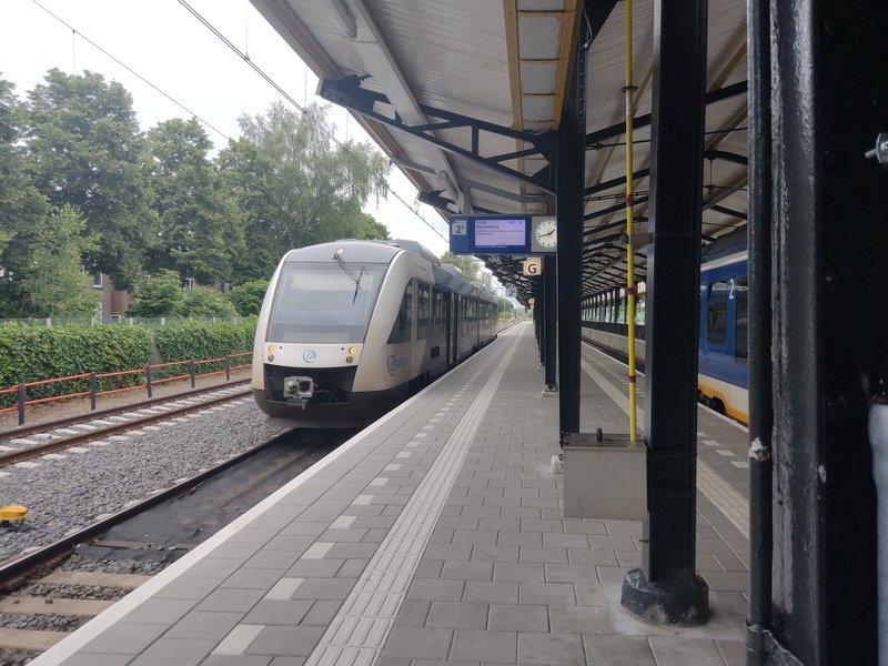 Een Blauwnet Lint-trein op spoor 2