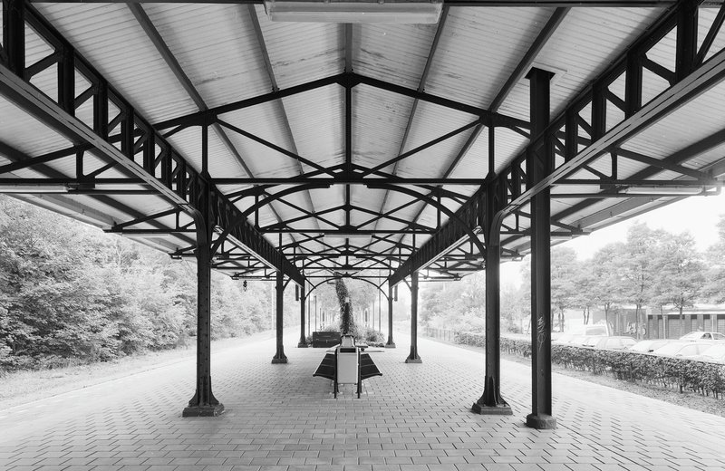 Overkapping op het perron van Station Bilthoven in september 1998