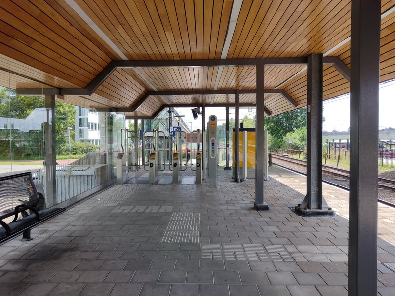 Poortjes onder de overkapping