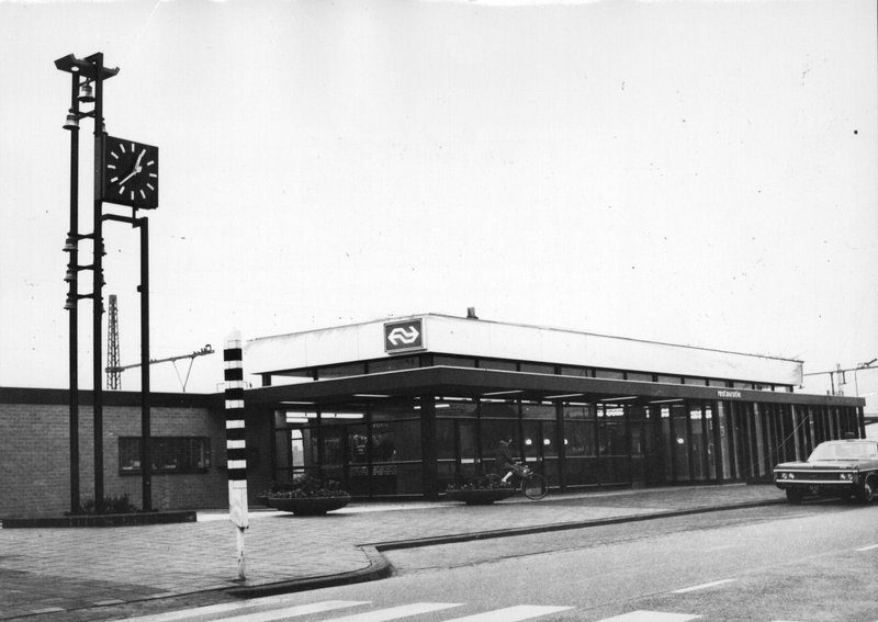 Het tweede stationsgebouw in 1969