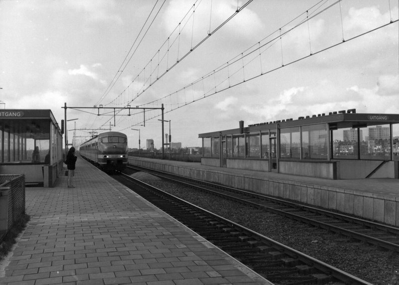 Het nog tweesporige station in 1968, voor de uitbreiding rond 1978.