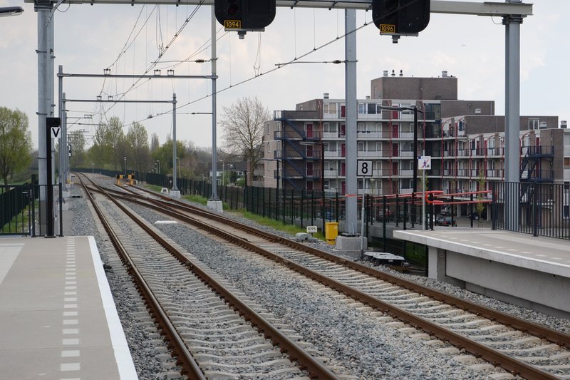 De verdubbeling van het spoor vóór het station