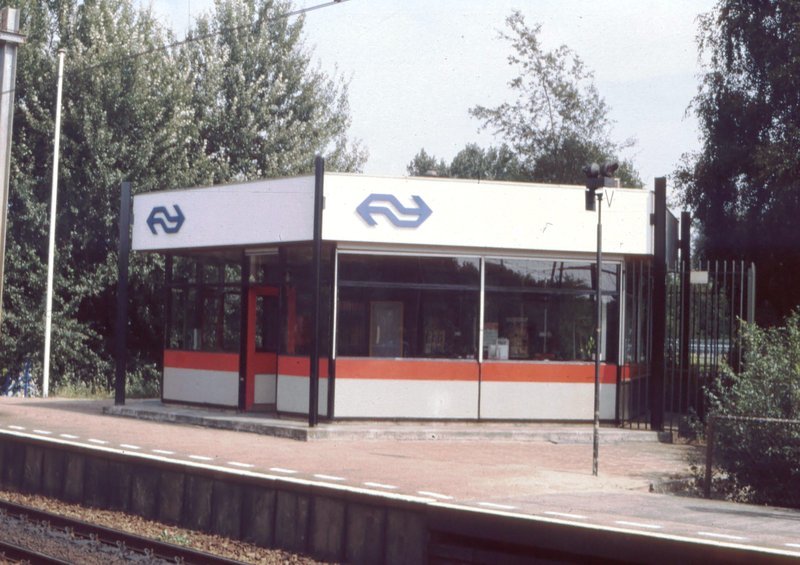 Het vroegere stationsgebouwtje