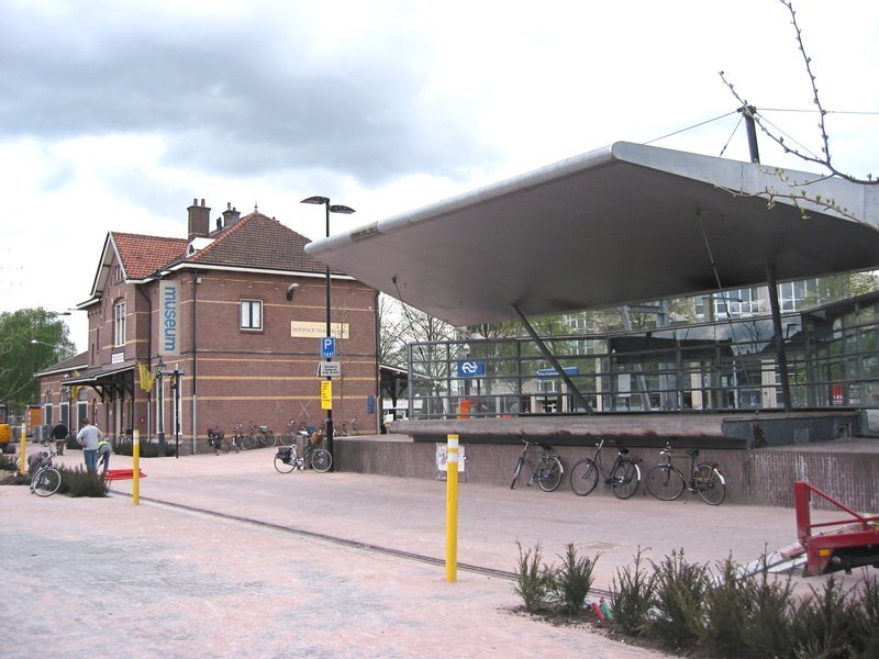 Voorzijde met evenementenpodium