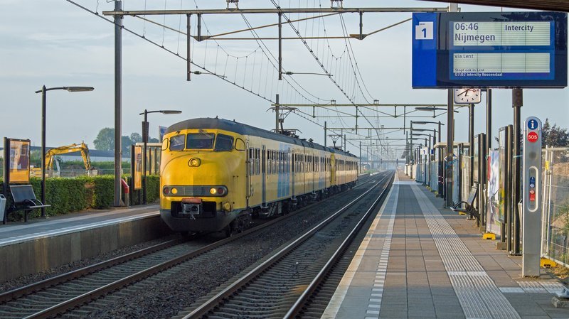Mat '64 op het station
