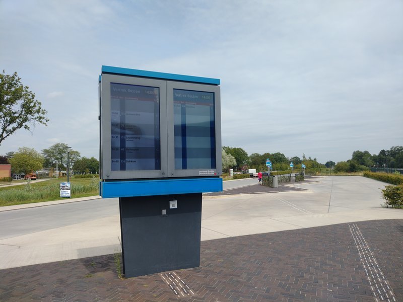 Busstation bij het station