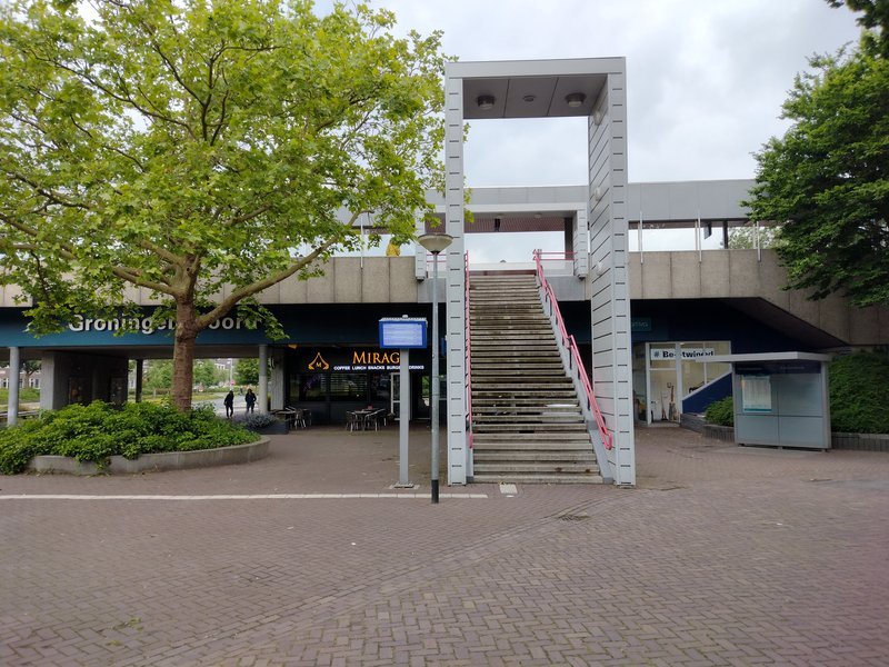 Trap naar het perron