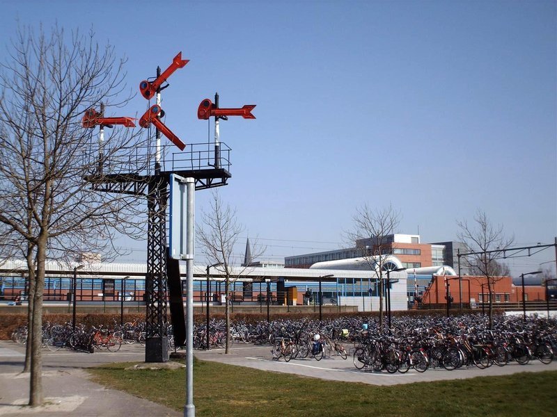 Achterzijde station