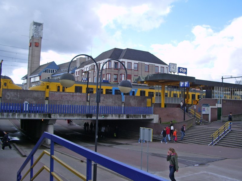 Het tweede station Houten.