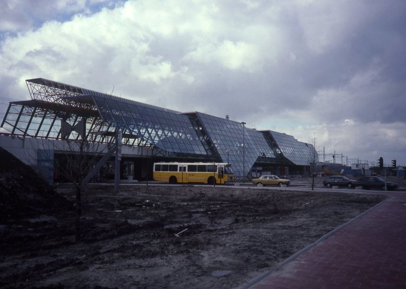 Station kort voor de opening in 1988