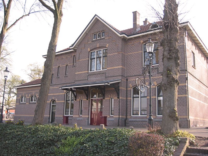 Station Lunteren voorzijde