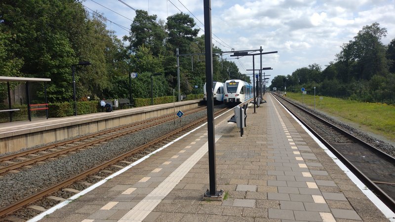 Stadler GTW's richting Zwolle en Emmen passeren elkaar.