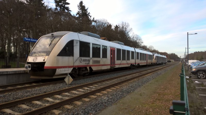 Station Mook-Molenhoek met een LINT in Veolia Huisstijl