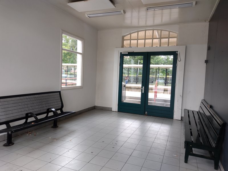 Wachtruimte in het oude stationsgebouw
