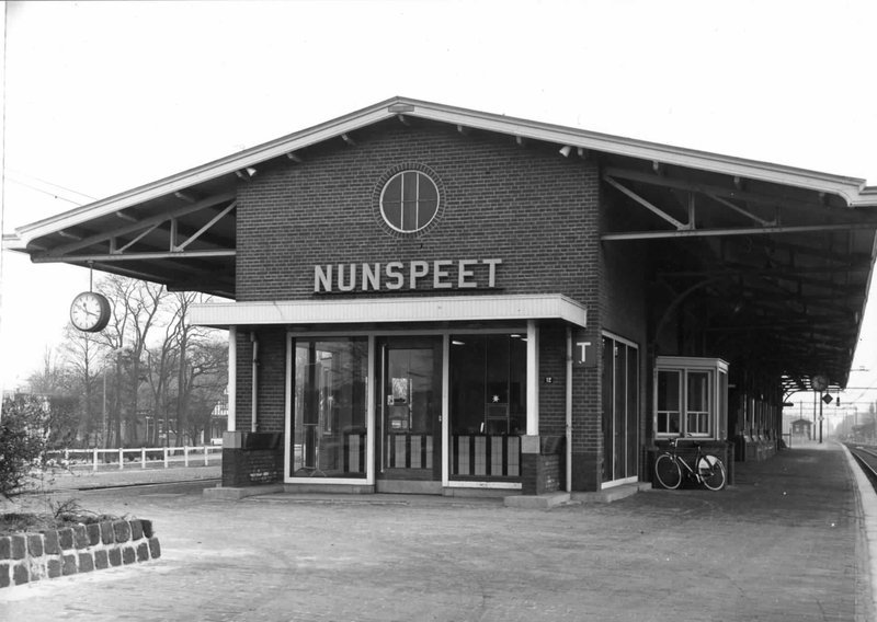 Stationsgebouw (1966)