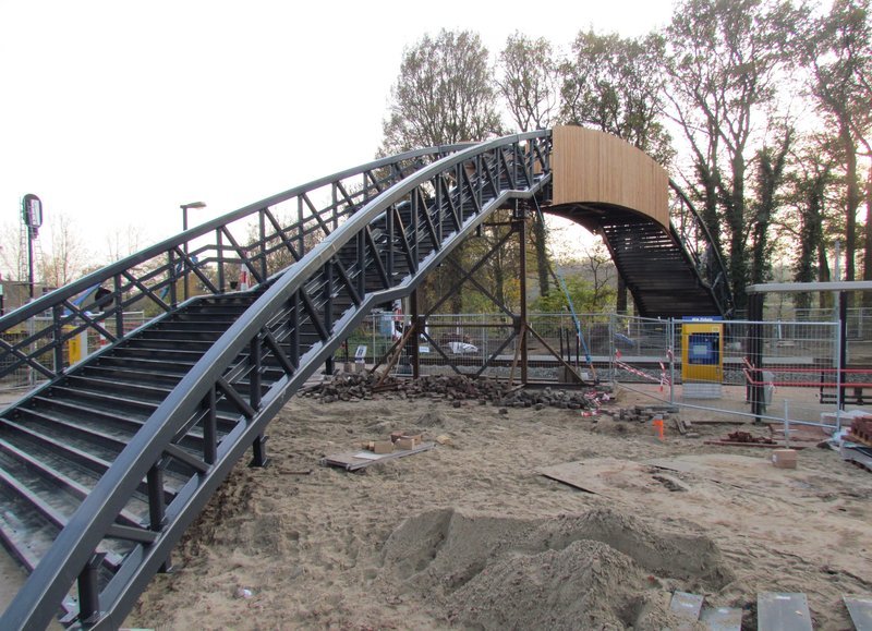 Bouw van de loopbrug
