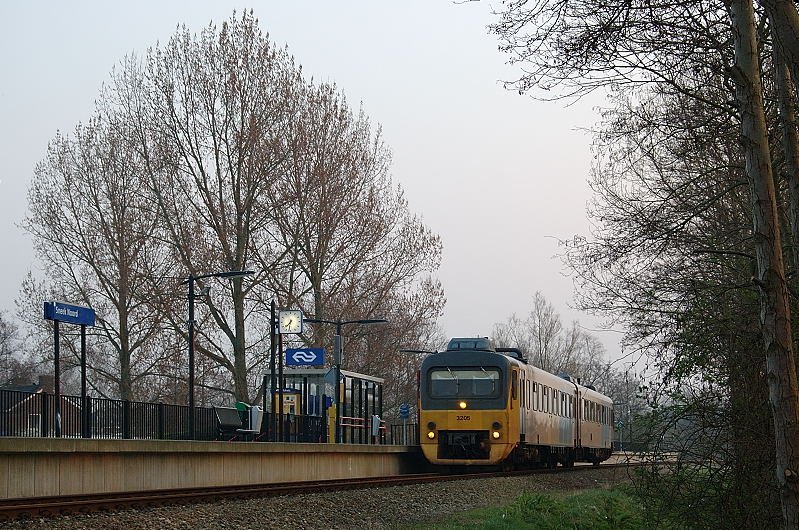 Sneek Noord in 2007, met Wadloper-treinstel
