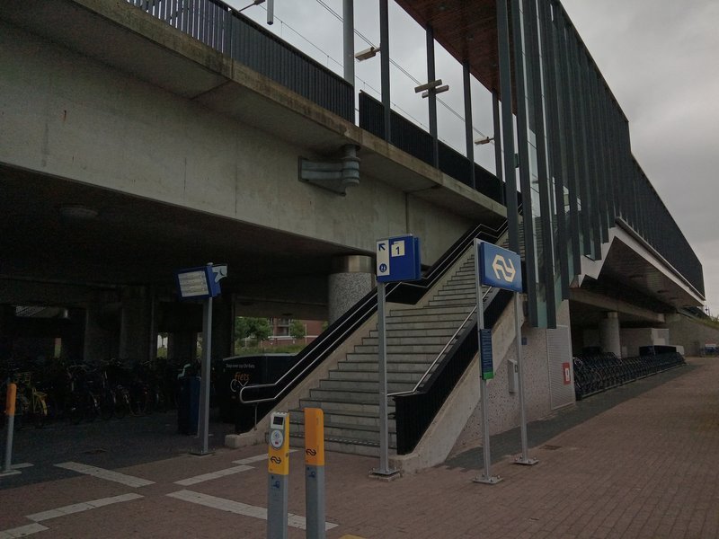 De trap omhoog naar spoor 1.