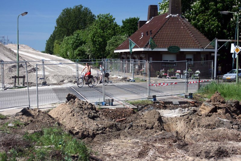 Het oude station is ontmanteld, maar het gebouw blijft behouden (mei 2008).