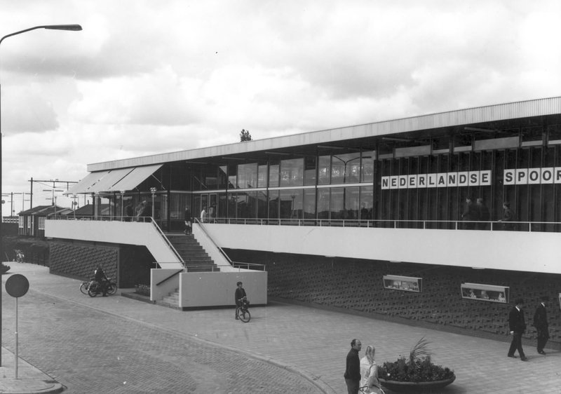 Nieuwe stationsgebouw in 1967