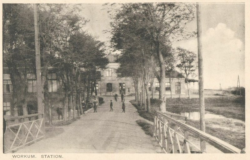 Foto van het voormalige stationsgebouw